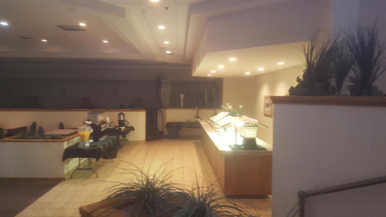 Salina Ambassador Hotel & Conference Center Exteriér fotografie